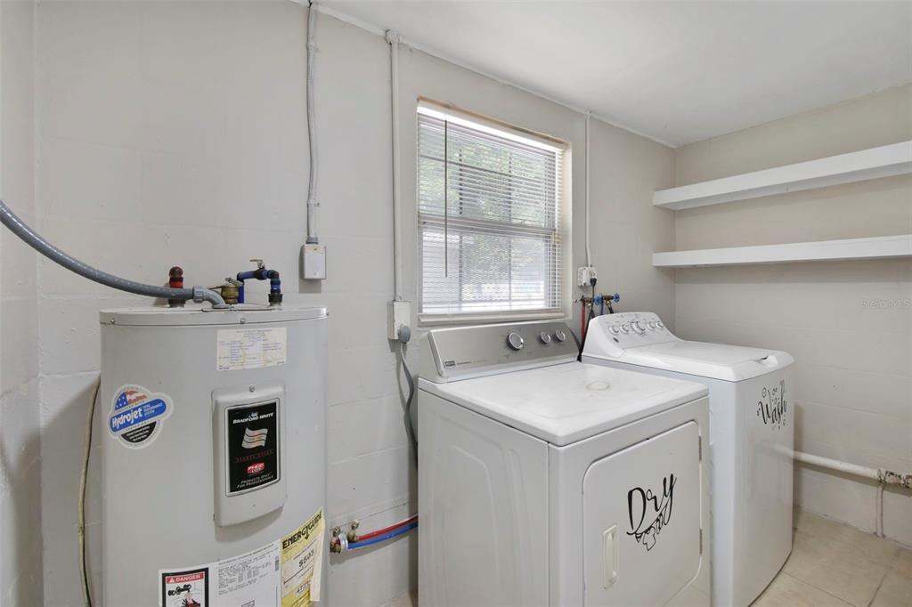 2331 West Oak Street Kissimmee, FL 34741 - Photo 20 of 34 a utility room with dryer and washer