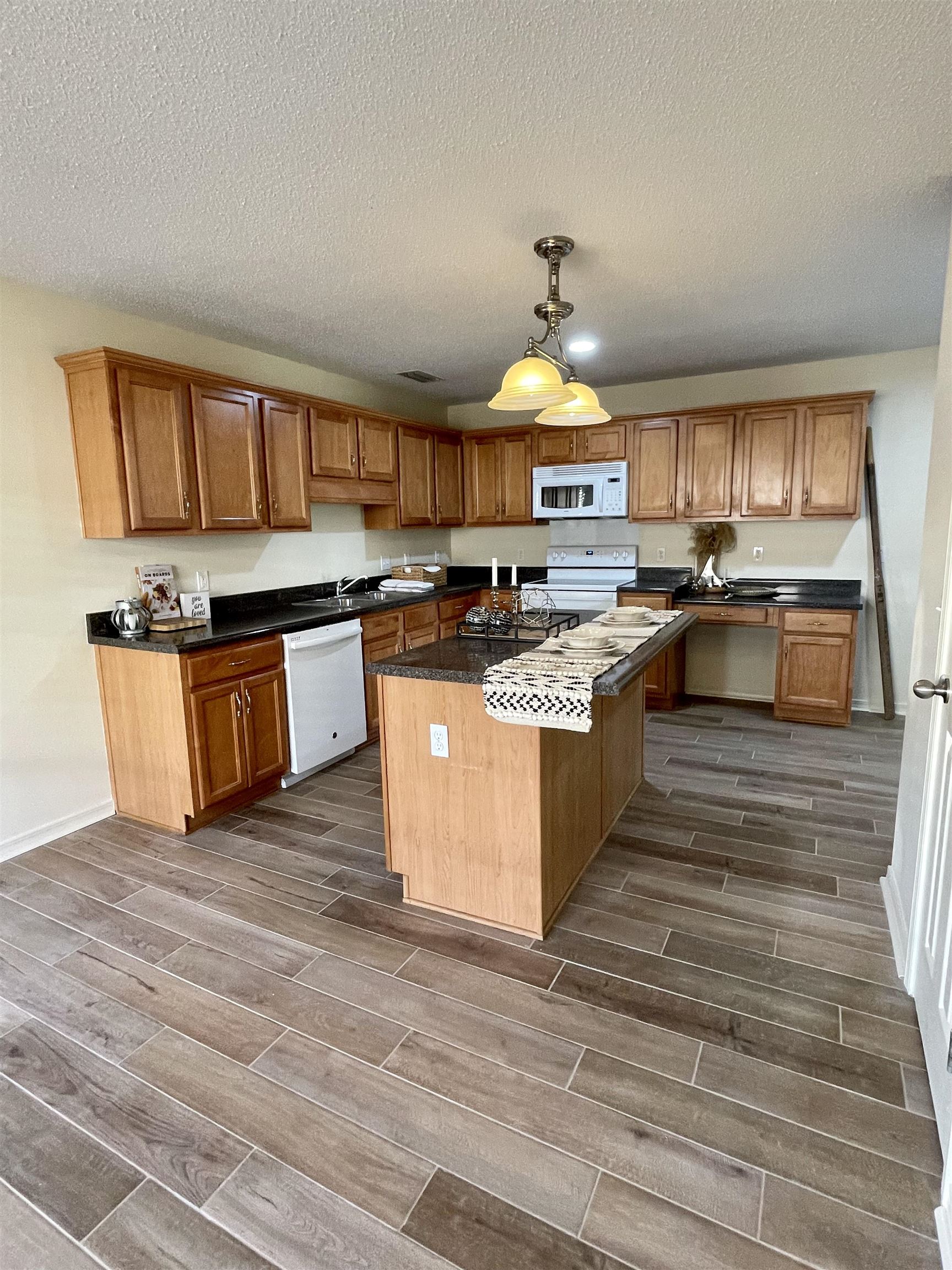 1024 Amazon Drive Foley, AL 36535 - Photo 4 of 25
