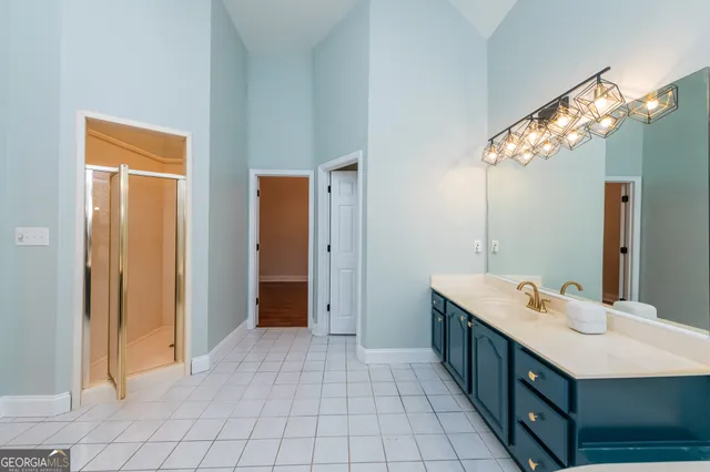 an empty room with windows and a ceiling fan