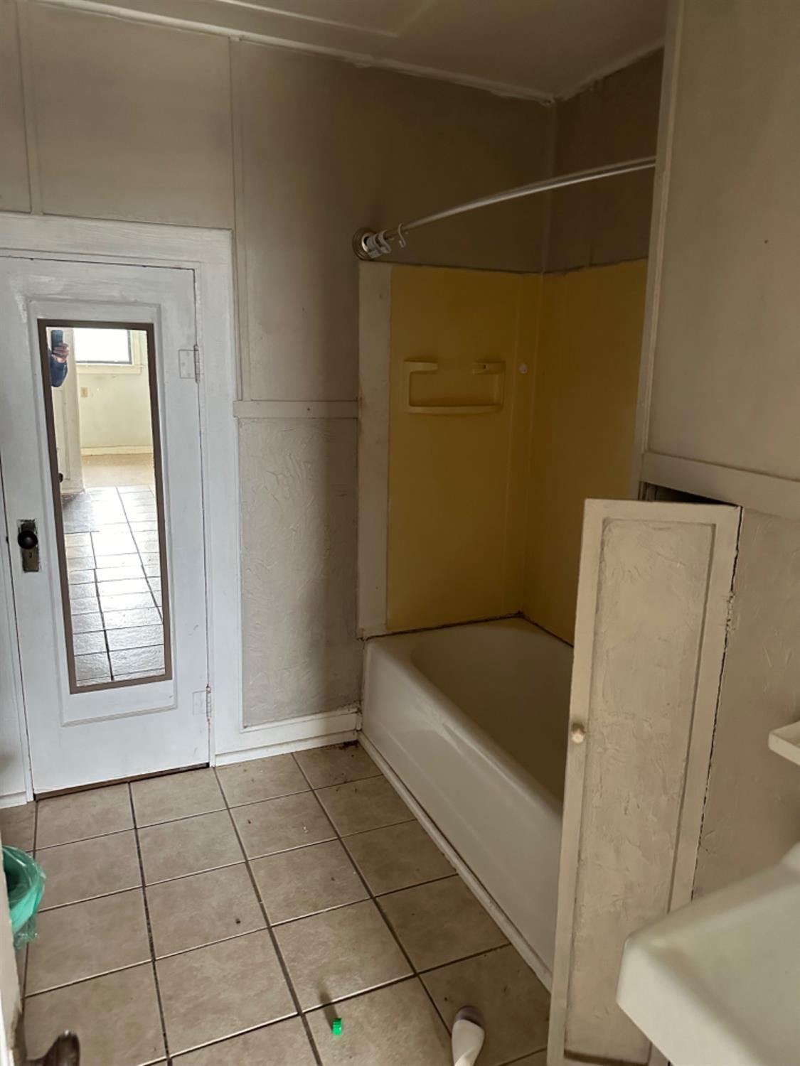 621 County Road 280 Post, TX 79356 - Photo 10 of 17 a bathroom with a bathtub