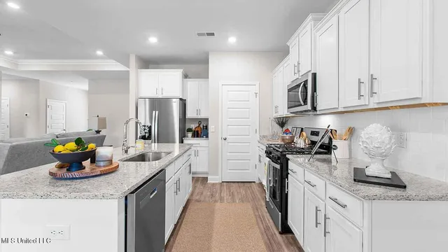 $329,400 | 528 Vista Pointe Drive, Pearl, MS 39208