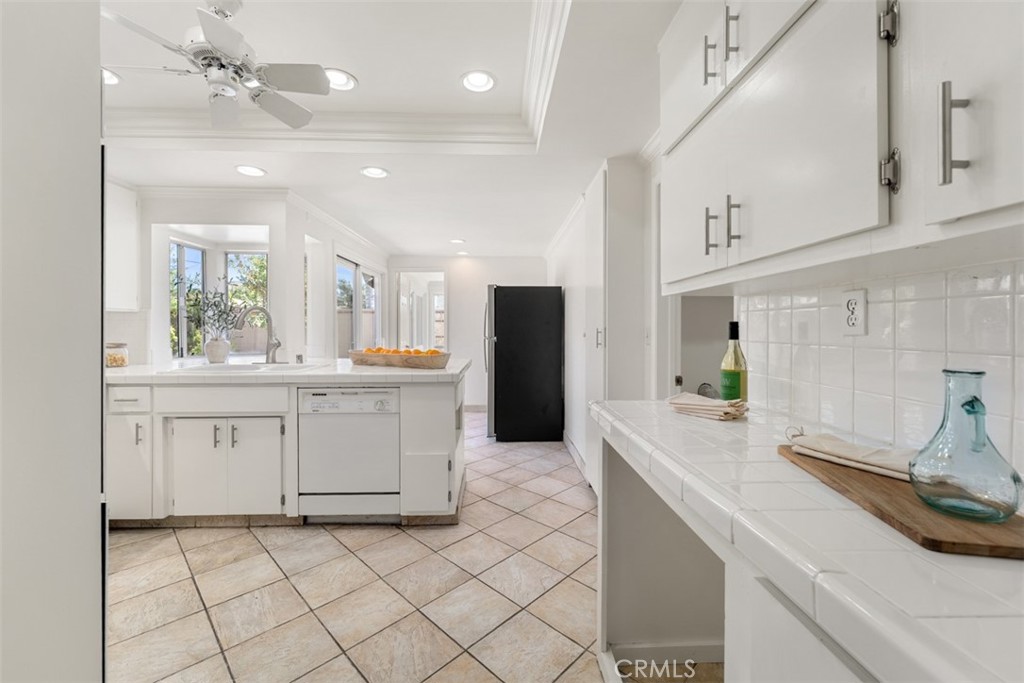 593 South Kensington Road Orange, CA 92869 - Photo 9 of 48