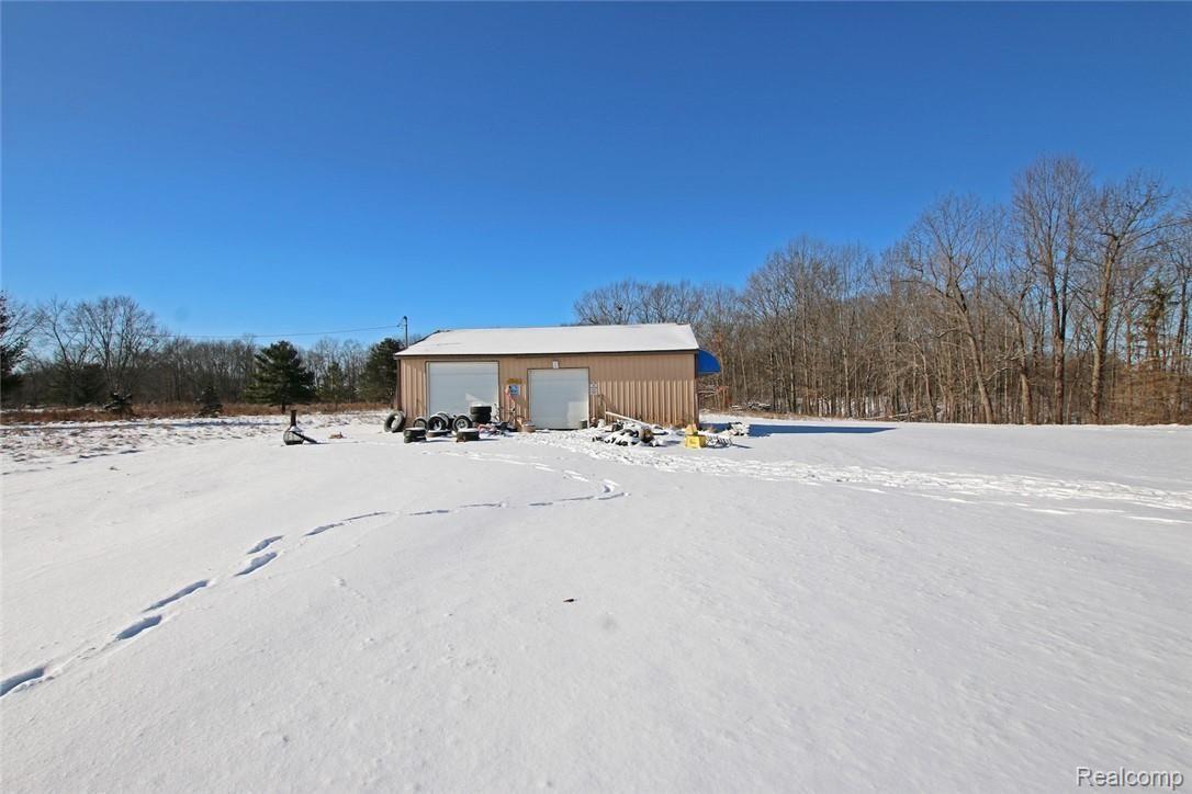 8261 Elms Road Flushing, MI 48433 - Photo 20 of 29 40) Pole Barn.jpg