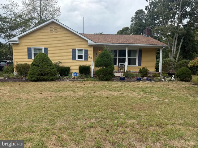 a front view of house with yard and seating space