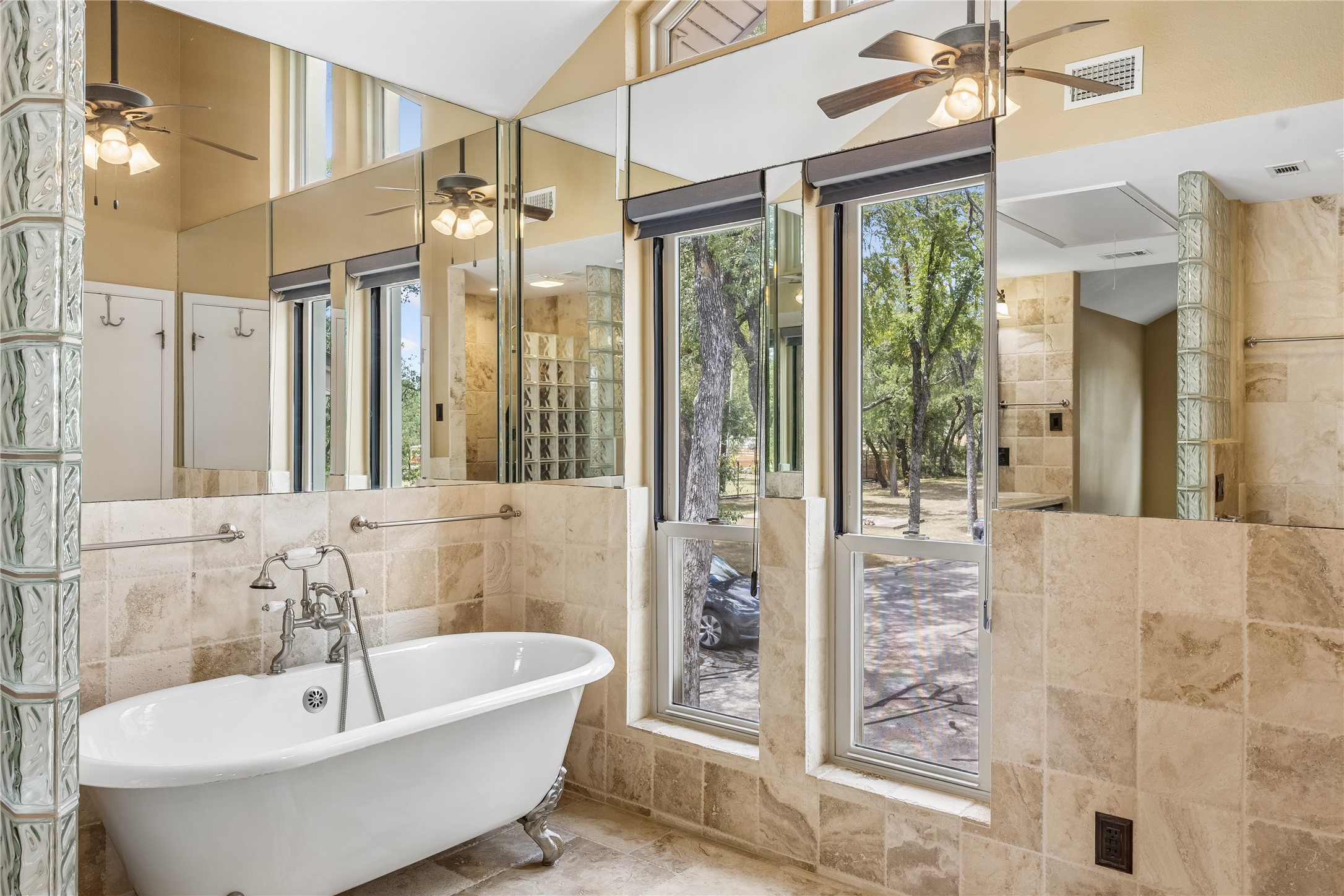9911 Anderson Mill Road Austin, TX 78750 - Photo 22 of 39 Clawfoot Tub
