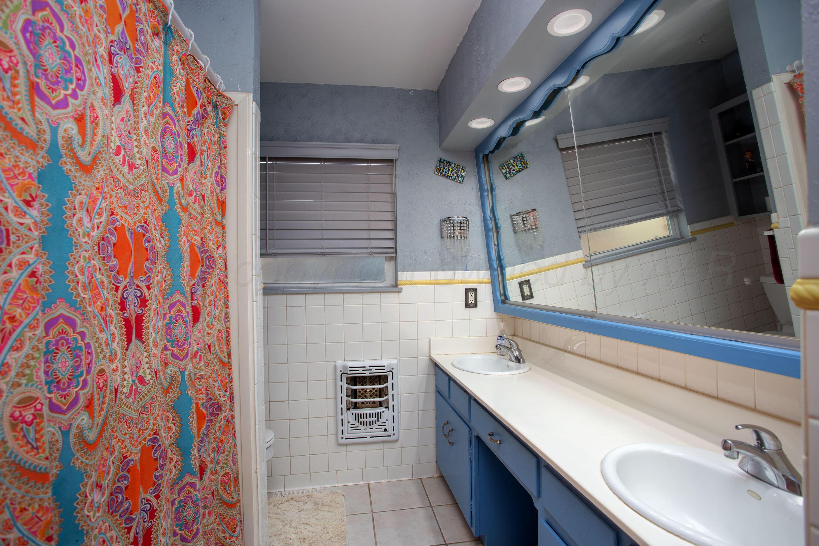 6204 Jameson Road Amarillo, TX 79106 - Photo 22 of 33 Main bath