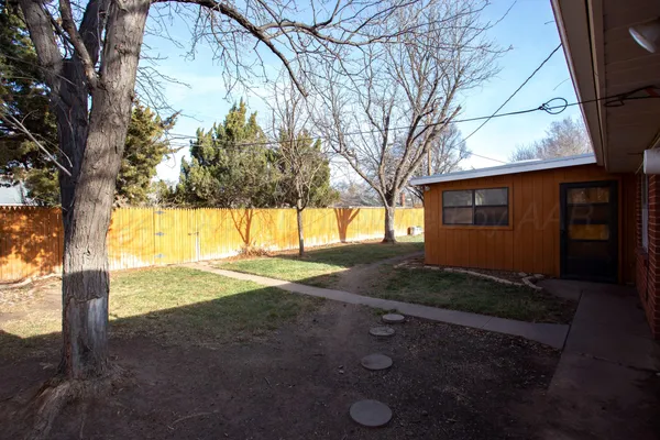 a view of back yard of the house