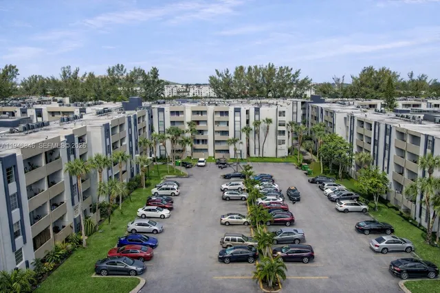 $2,300 | 10000 Northwest 80th Court, Unit 2232, Hialeah Gardens, FL 33016