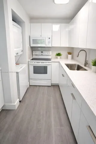 $2,300 | 10000 Northwest 80th Court, Unit 2232, Hialeah Gardens, FL 33016