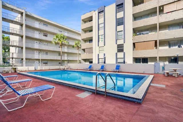 $2,300 | 10000 Northwest 80th Court, Unit 2232, Hialeah Gardens, FL 33016