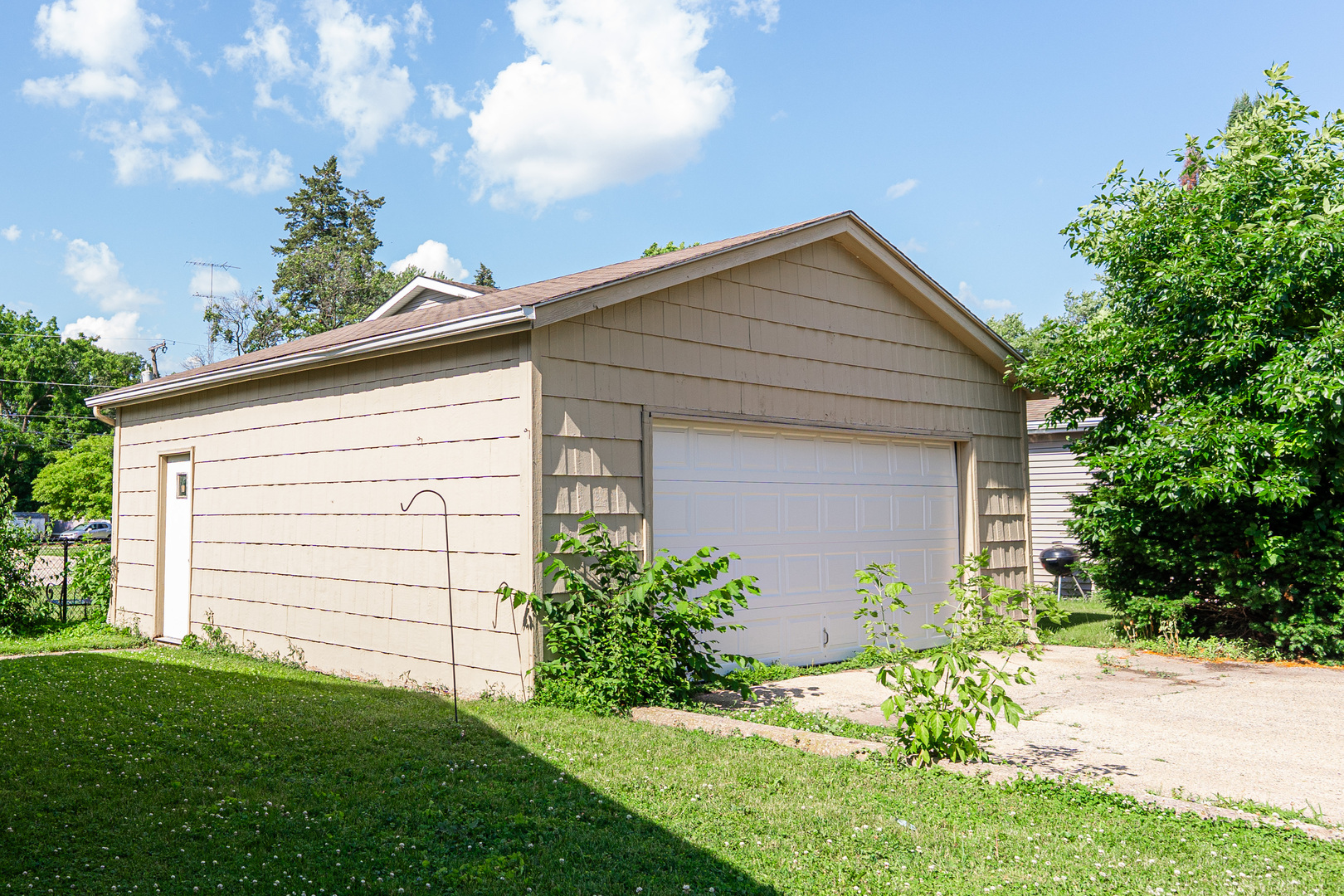 650 North 11th Street DeKalb, IL 60115 - Photo 9 of 9 a front view of house with a yard and potted plants
