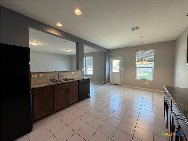 $2,100 | 323 Mistflower, New Braunfels, TX 78130