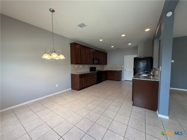 $2,100 | 323 Mistflower, New Braunfels, TX 78130