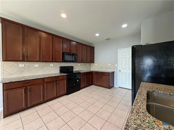 $2,100 | 323 Mistflower, New Braunfels, TX 78130
