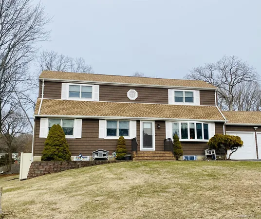 $3,200 | 23 Grossman Street, Melville, NY 11747