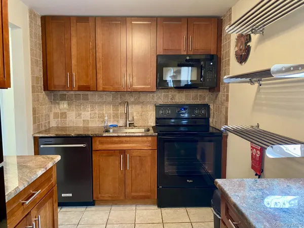 $3,200 | 23 Grossman Street, Melville, NY 11747