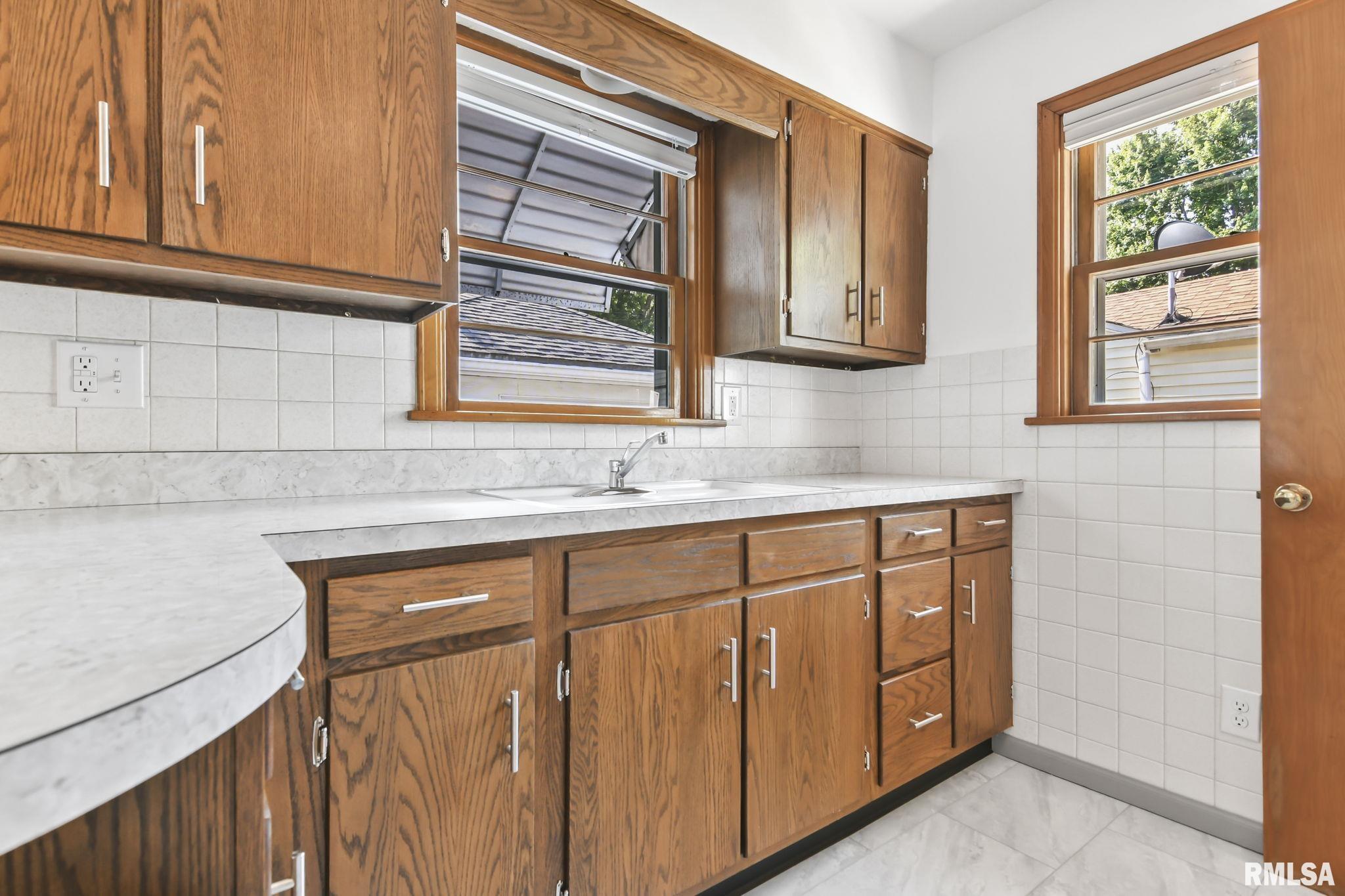 2416 South Whittier Avenue Springfield, IL 62704 - Photo 12 of 33