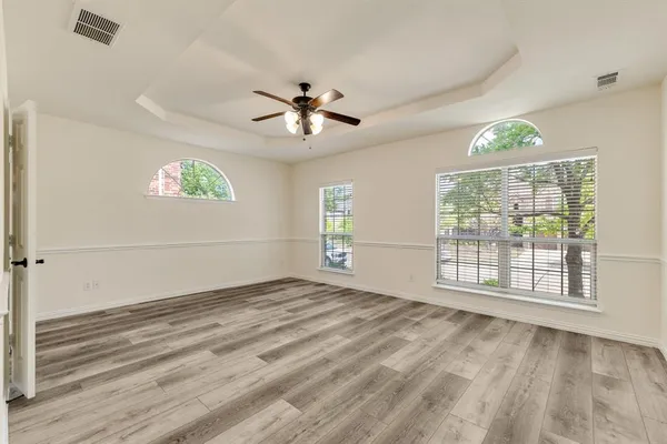 a view of room with a ceiling fan