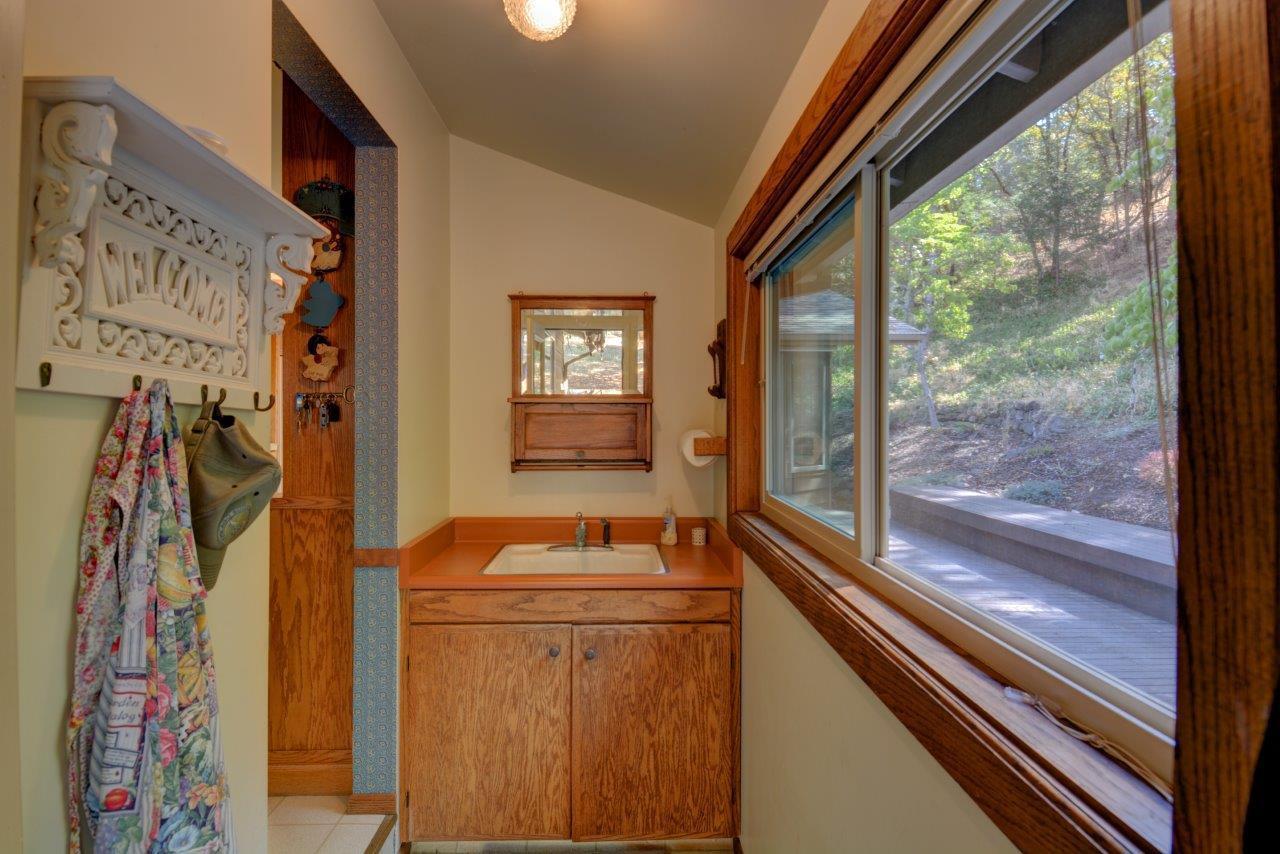 4340 Independence School Road Medford, OR 97501 - Photo 11 of 35 Additional Photo