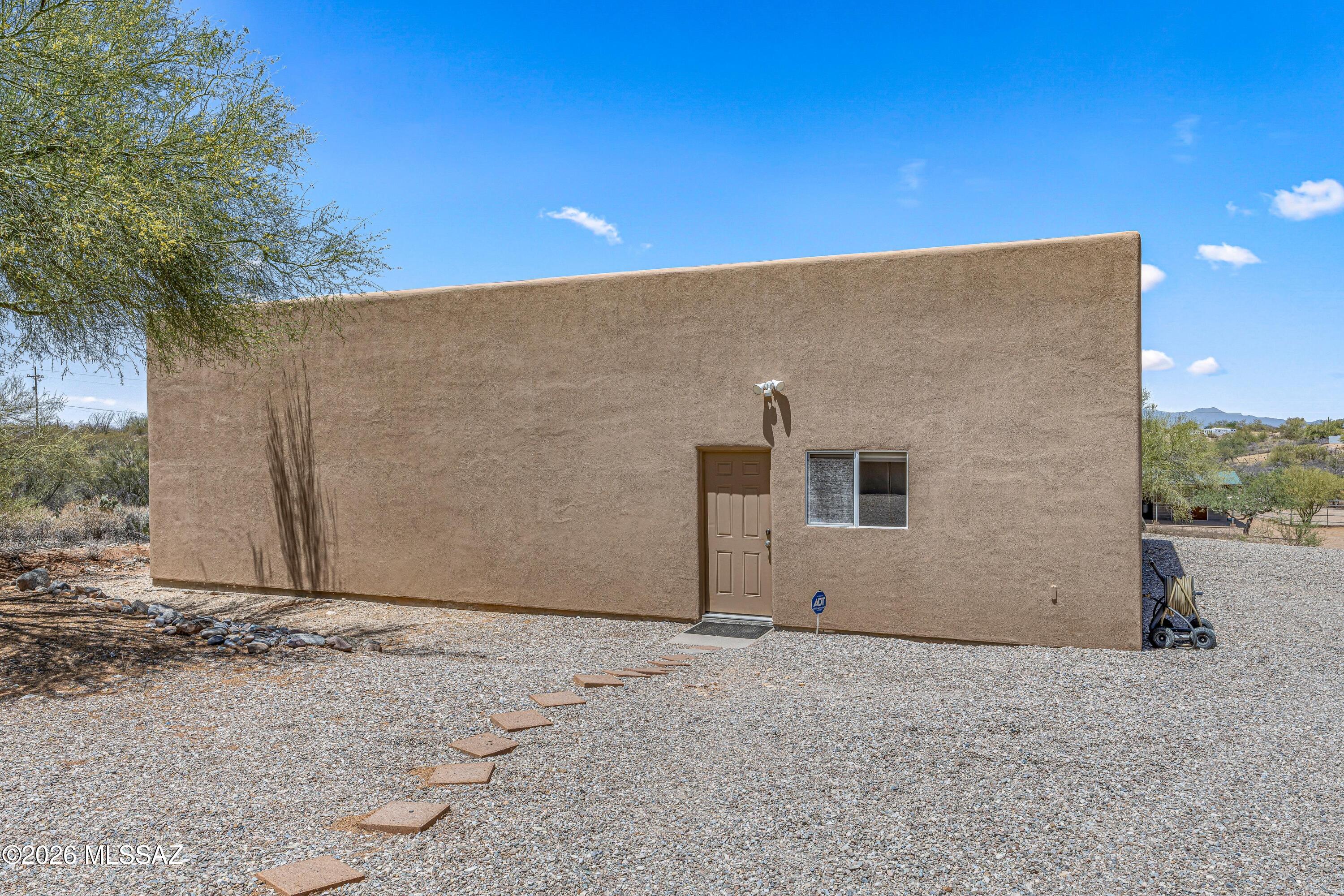 11160 East Golf Links Road Tucson, AZ 85730 - Photo 37 of 51 Workshop/possible ADU 9s steps from the main house.