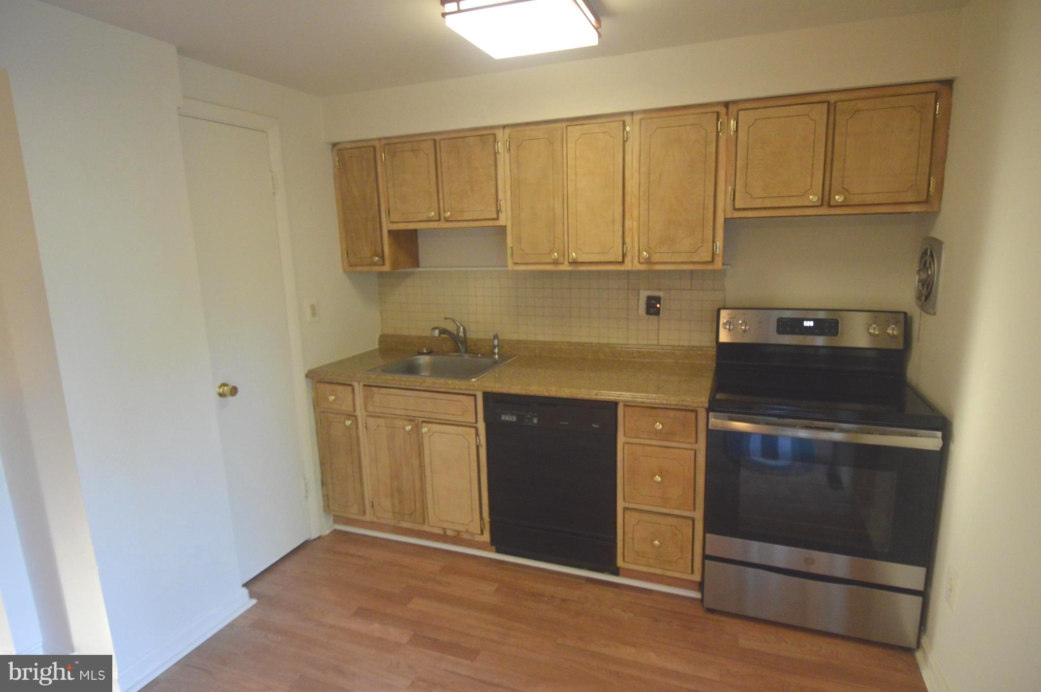 9268 Throgmorton Road Baltimore, MD 21234 - Photo 5 of 23 Gallery Image 5