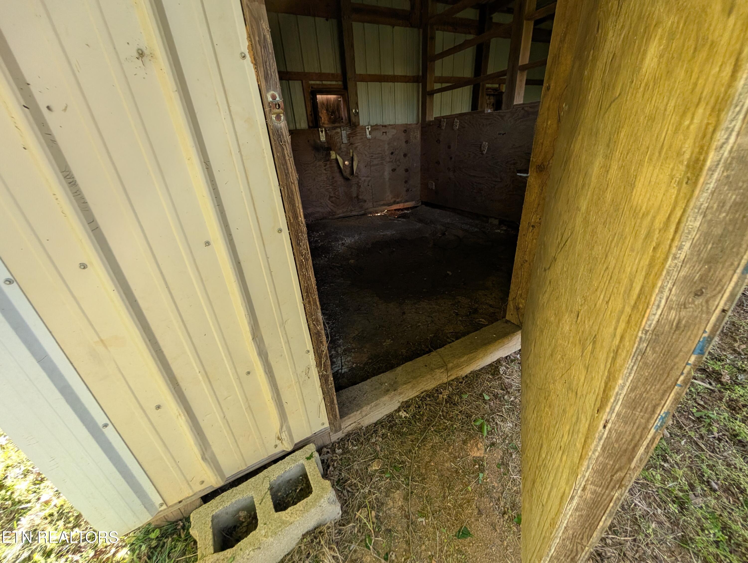 5490 Old Paris Murray Road Paris, TN 38242 - Photo 13 of 44 PXL_20260409_222311116