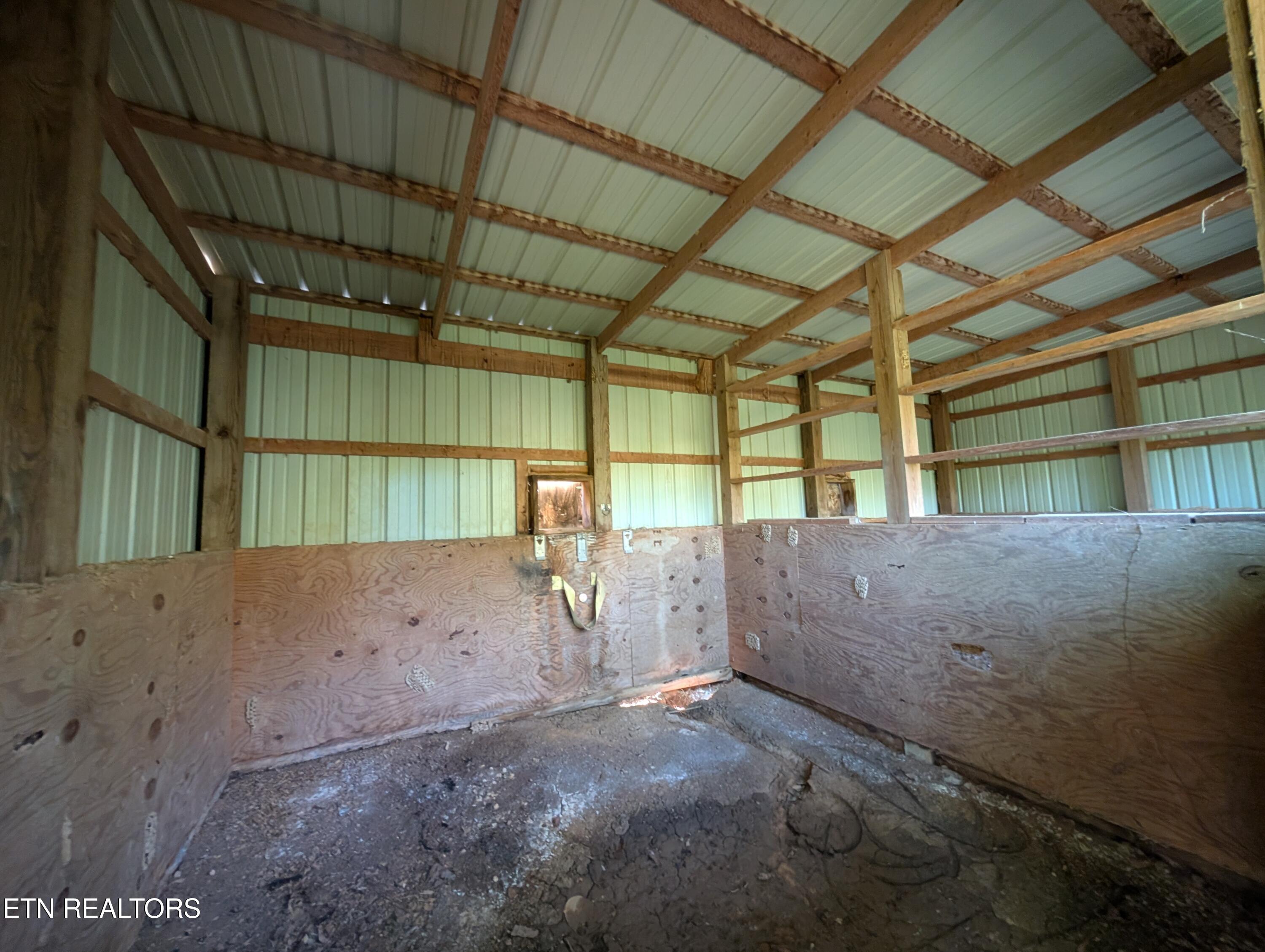 5490 Old Paris Murray Road Paris, TN 38242 - Photo 14 of 44 PXL_20260409_222314573