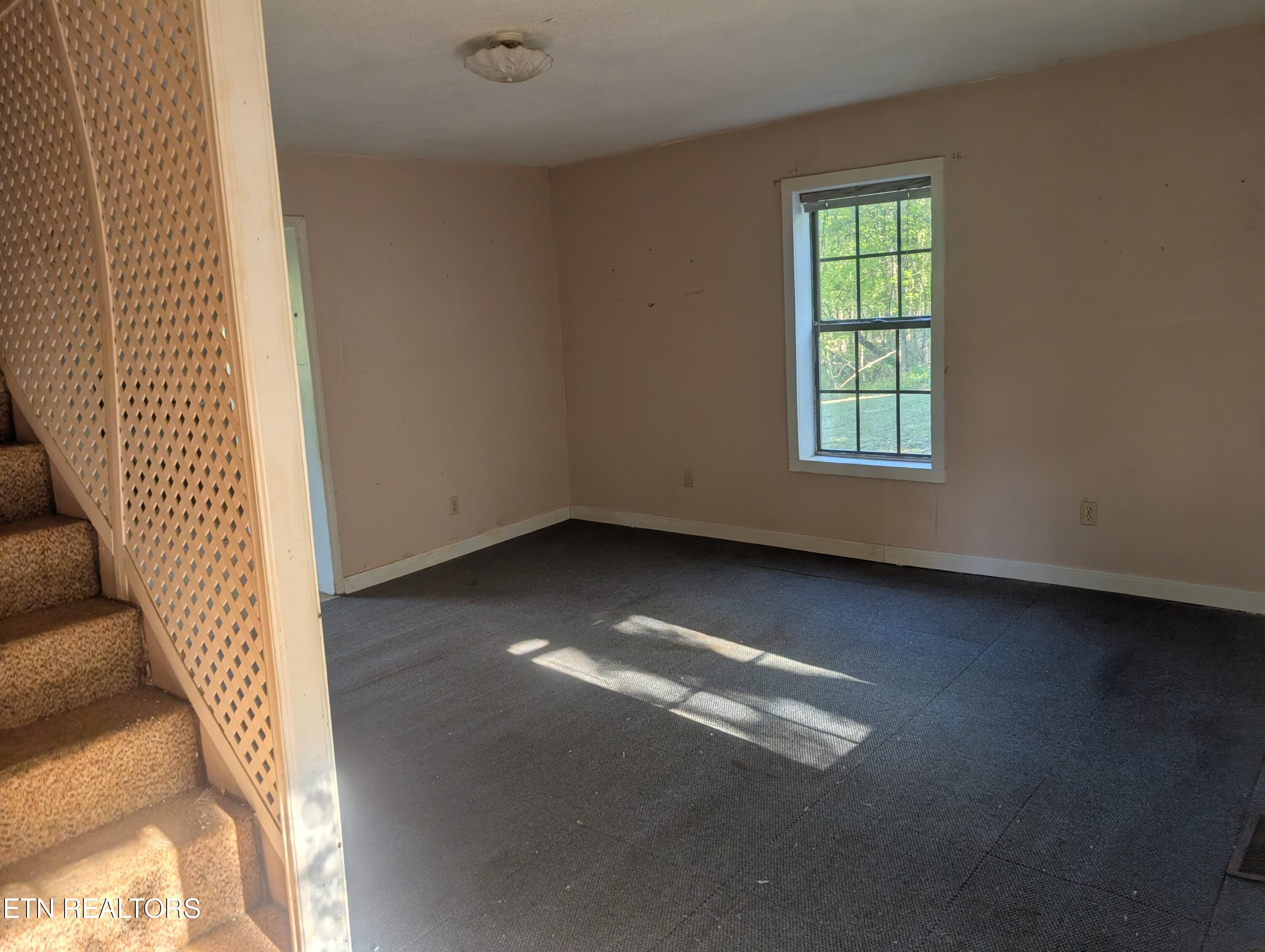 5490 Old Paris Murray Road Paris, TN 38242 - Photo 17 of 44 PXL_20260409_222424707.MP