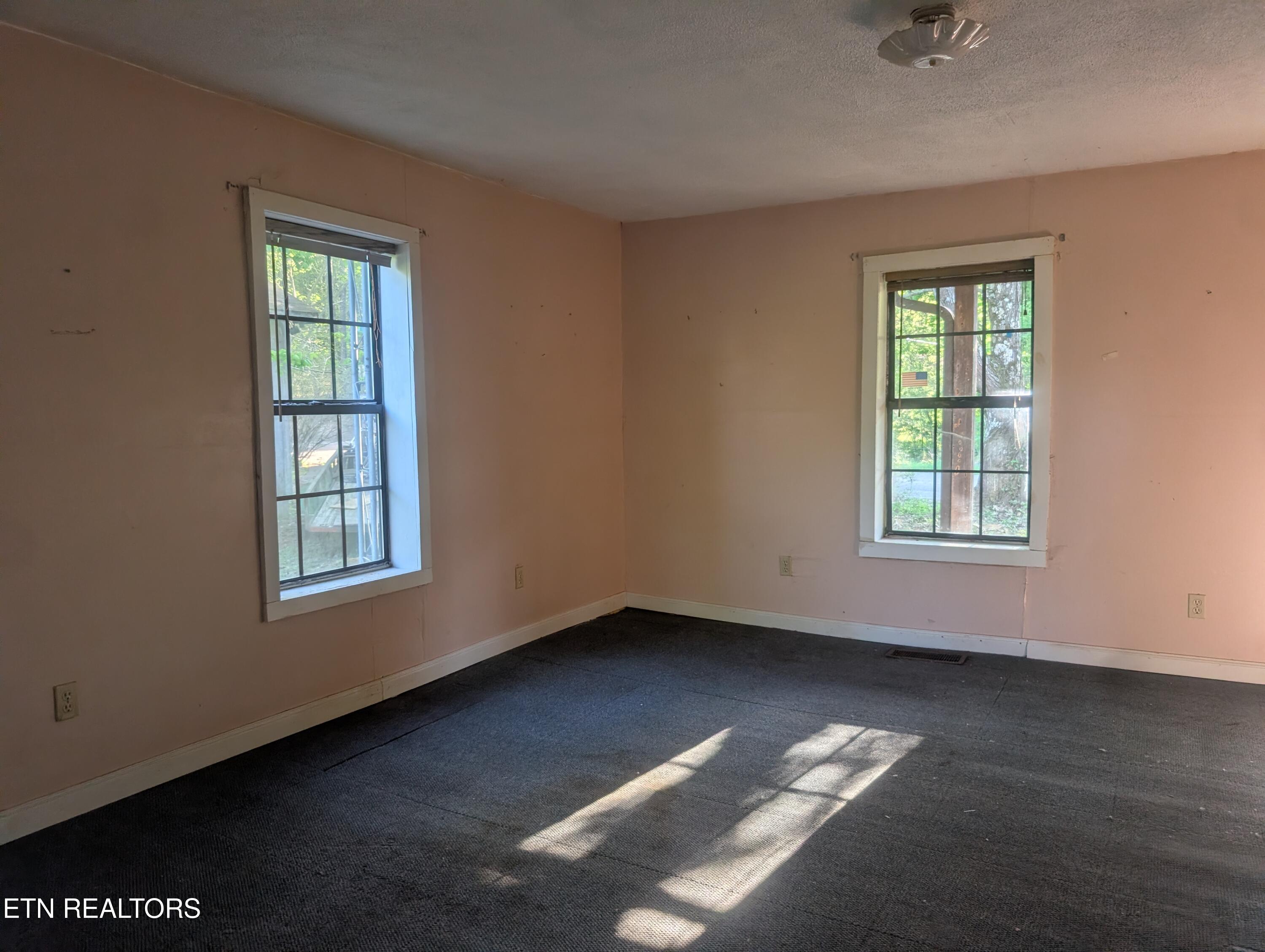 5490 Old Paris Murray Road Paris, TN 38242 - Photo 19 of 44 PXL_20260409_222446804.MP