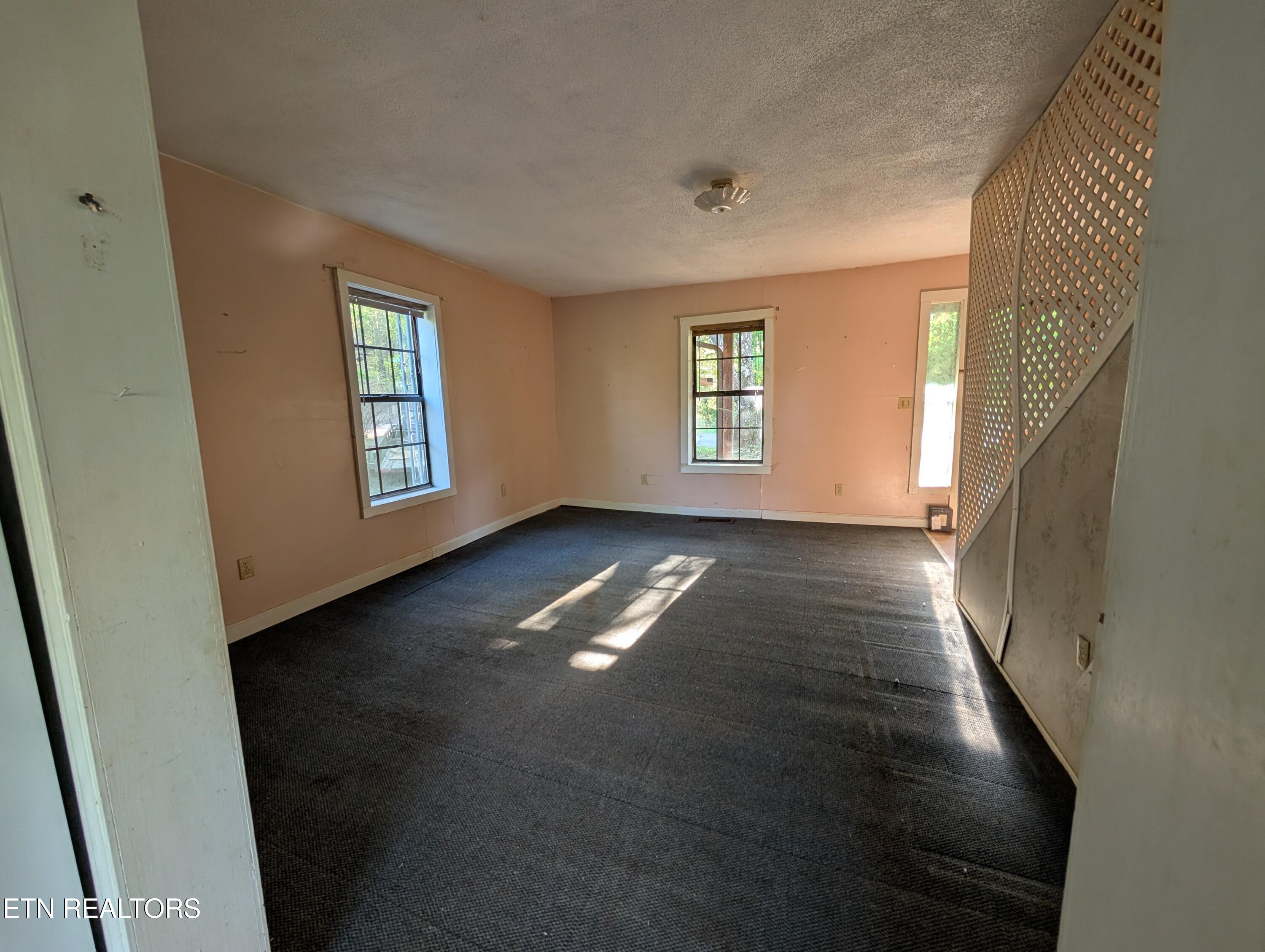 5490 Old Paris Murray Road Paris, TN 38242 - Photo 21 of 44 PXL_20260409_222505949.MP