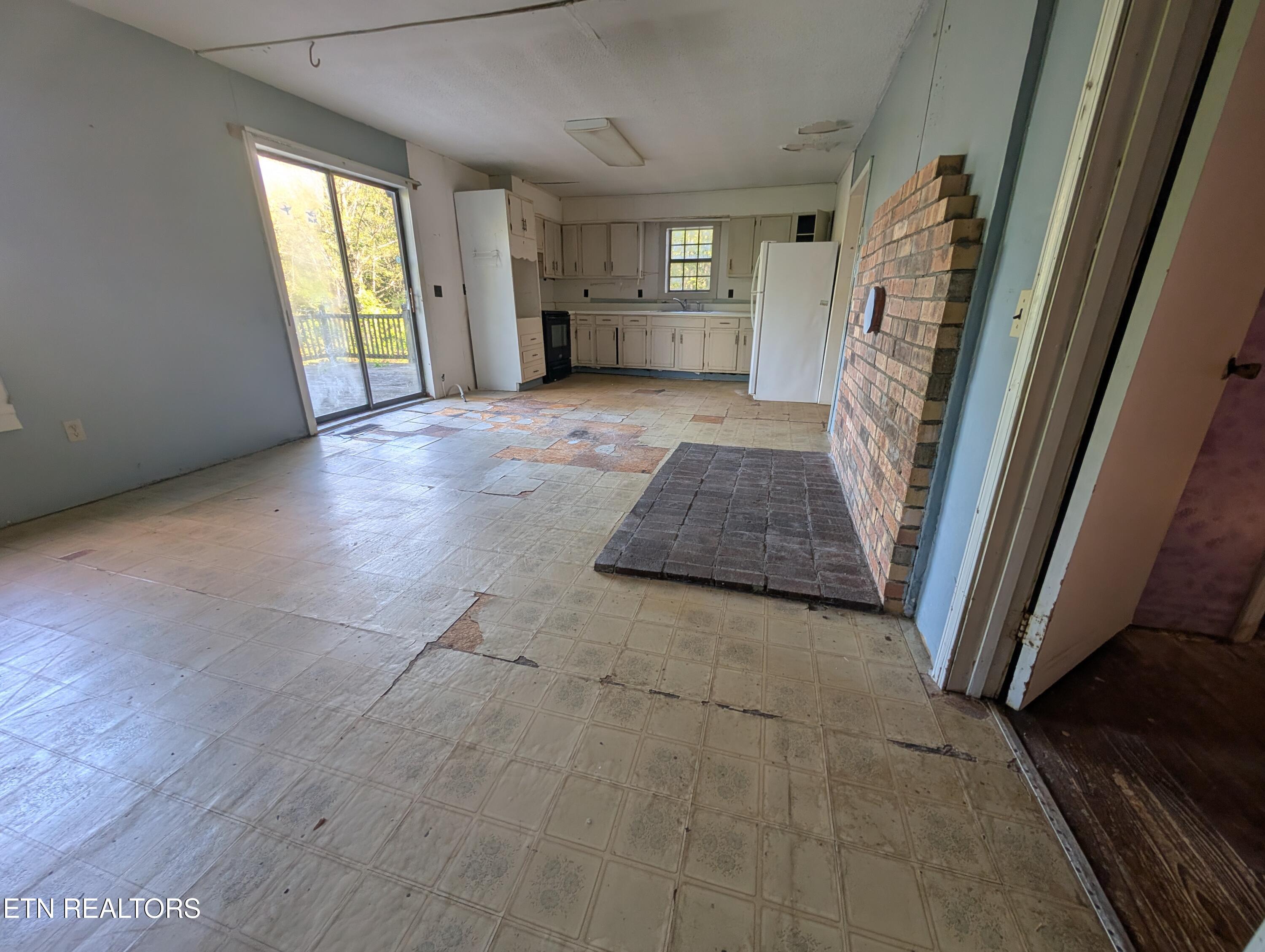 5490 Old Paris Murray Road Paris, TN 38242 - Photo 22 of 44 PXL_20260409_222519640