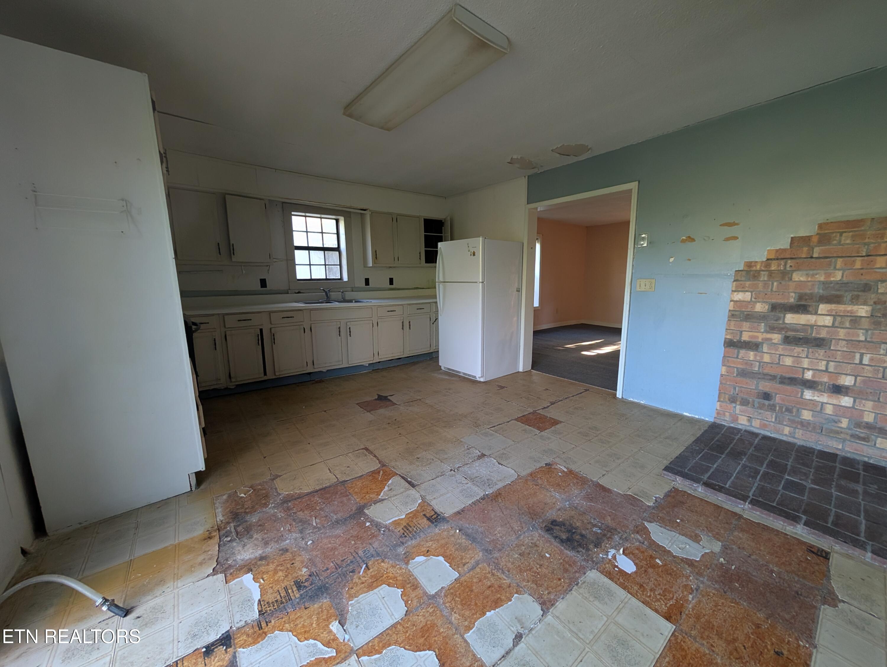 5490 Old Paris Murray Road Paris, TN 38242 - Photo 23 of 44 PXL_20260409_222528100