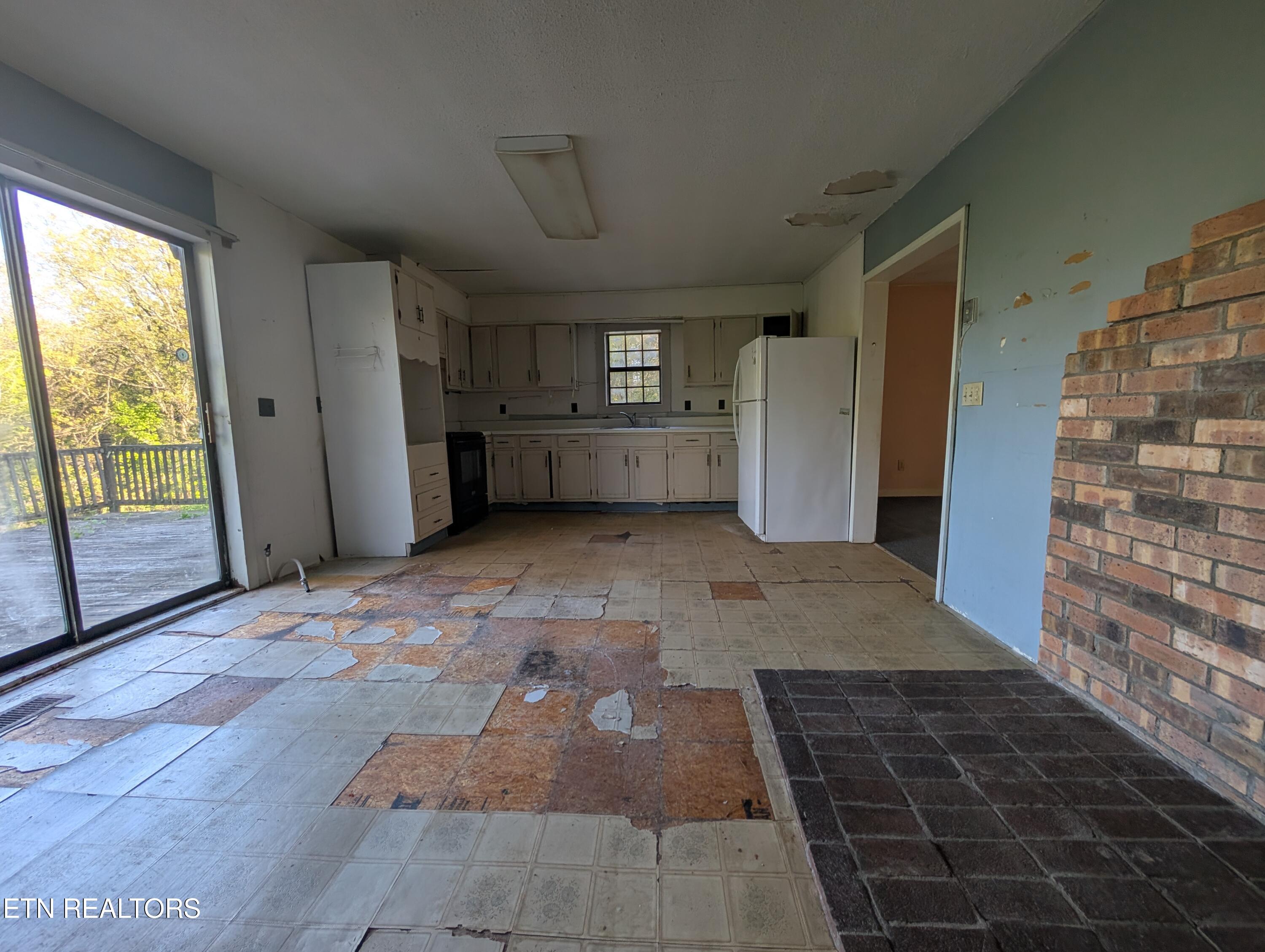 5490 Old Paris Murray Road Paris, TN 38242 - Photo 26 of 44 PXL_20260409_222554587