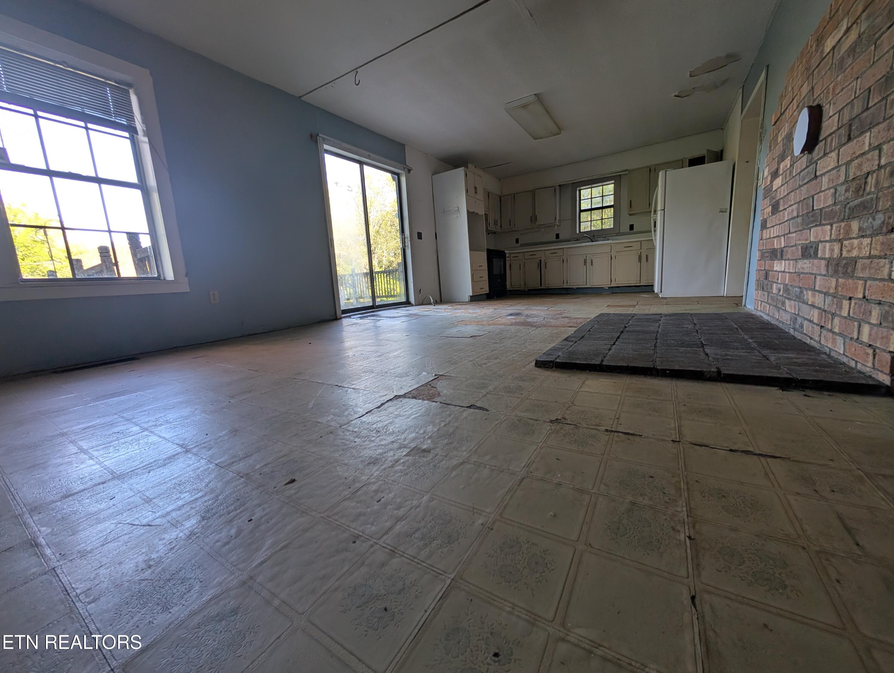 5490 Old Paris Murray Road Paris, TN 38242 - Photo 34 of 44 PXL_20260409_222648791