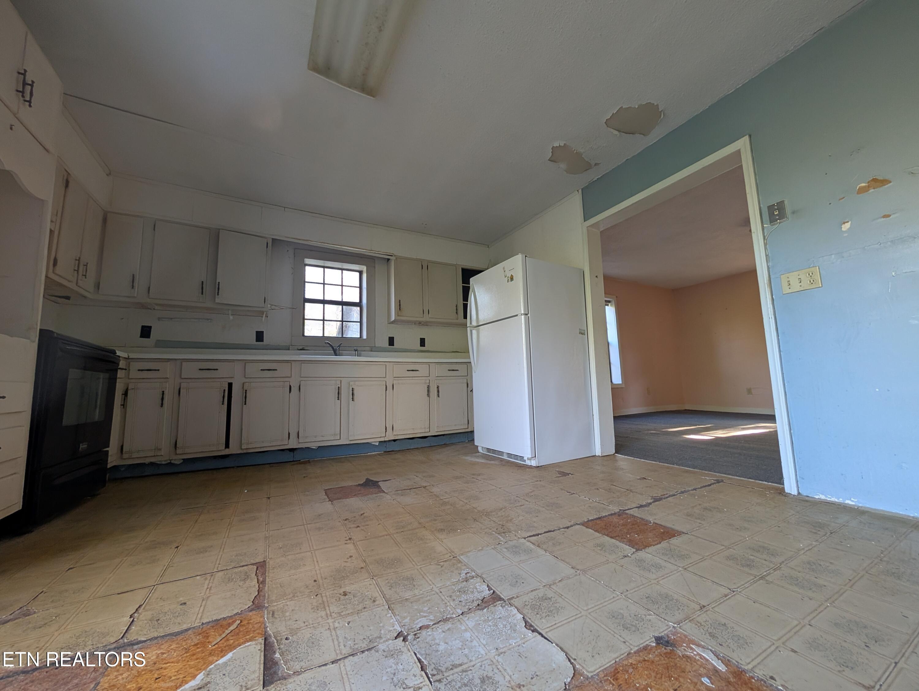 5490 Old Paris Murray Road Paris, TN 38242 - Photo 35 of 44 PXL_20260409_222708930