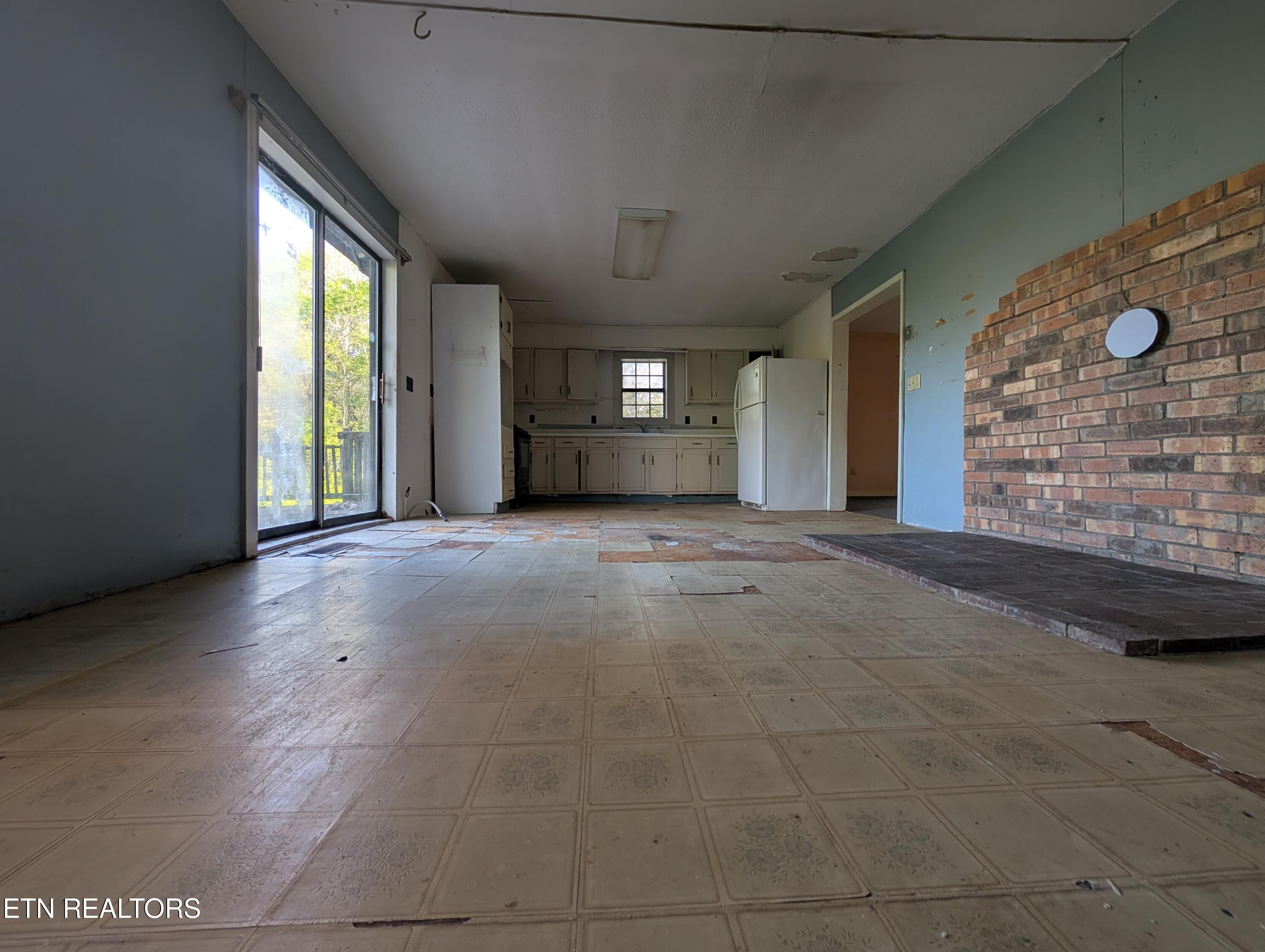 5490 Old Paris Murray Road Paris, TN 38242 - Photo 36 of 44 PXL_20260409_222716755