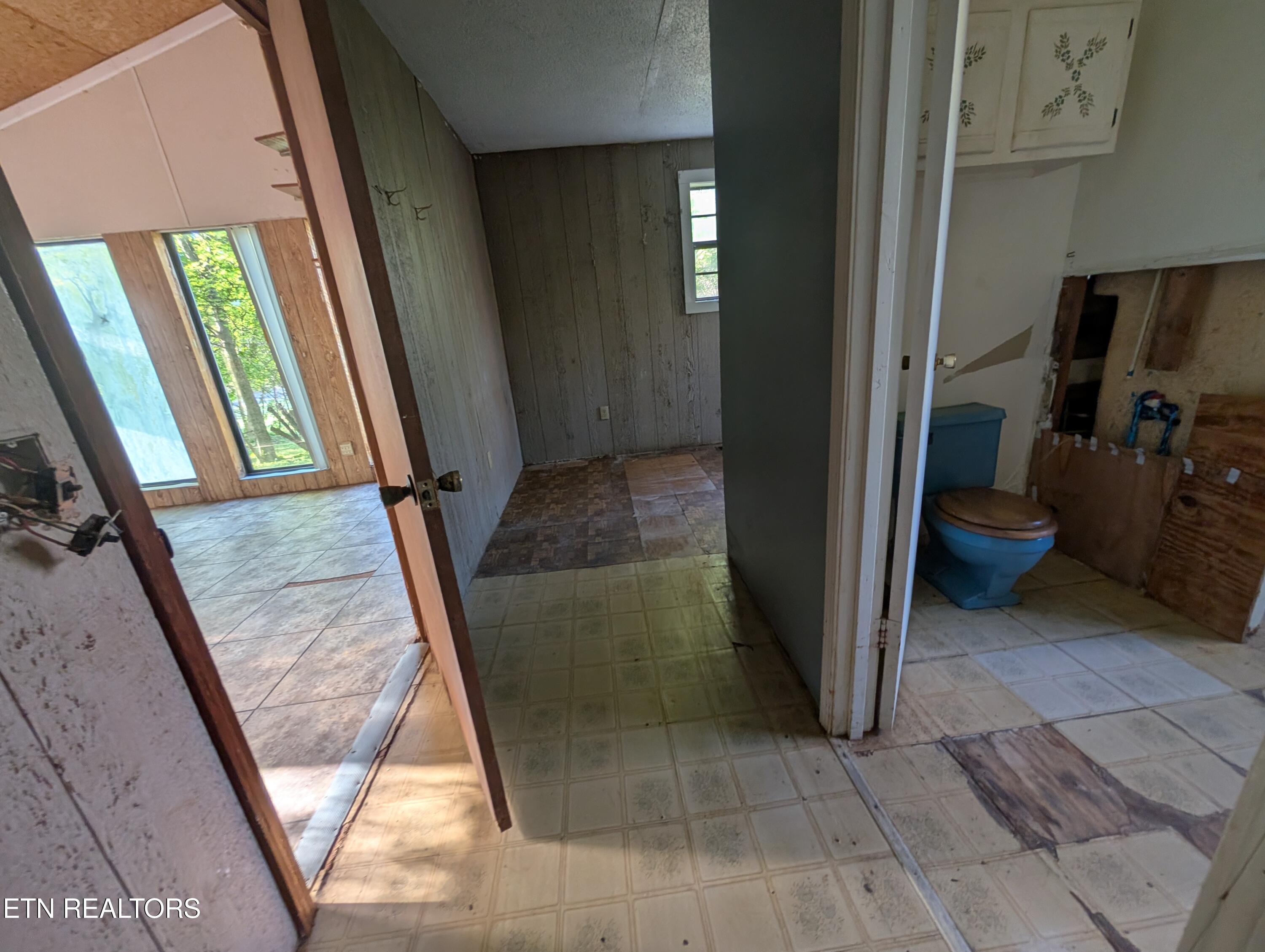 5490 Old Paris Murray Road Paris, TN 38242 - Photo 38 of 44 PXL_20260409_222740999