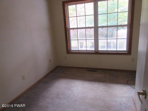 263 Doe Loop Bushkill, PA 18324 - Photo 3 of 11