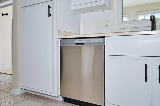 $2,600 | 132 Southeast 19th Terrace, Cape Coral, FL 33990