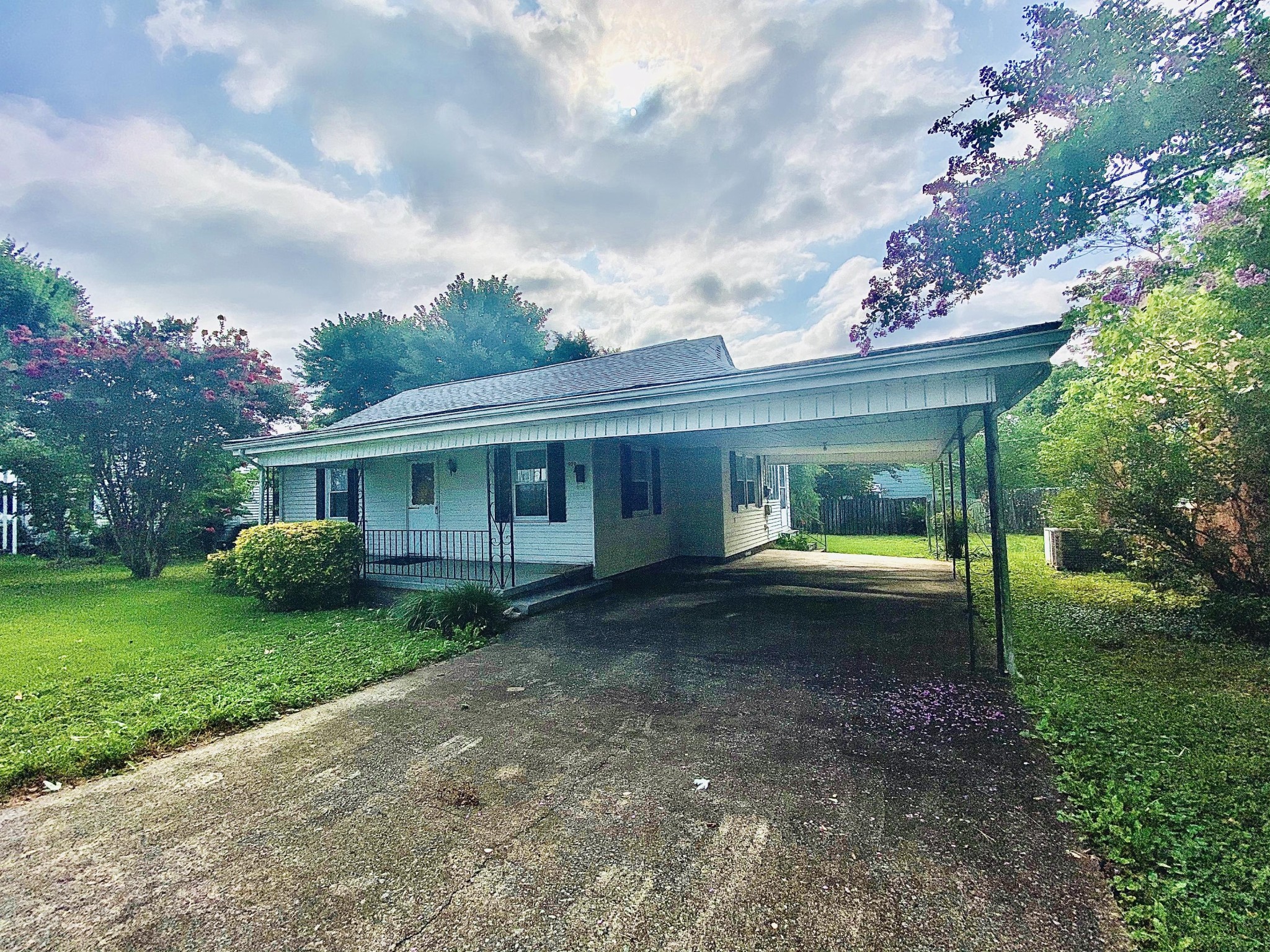 909 Rosedale Avenue Loudon, TN 37774 - Photo 2 of 14 Gallery Image 2