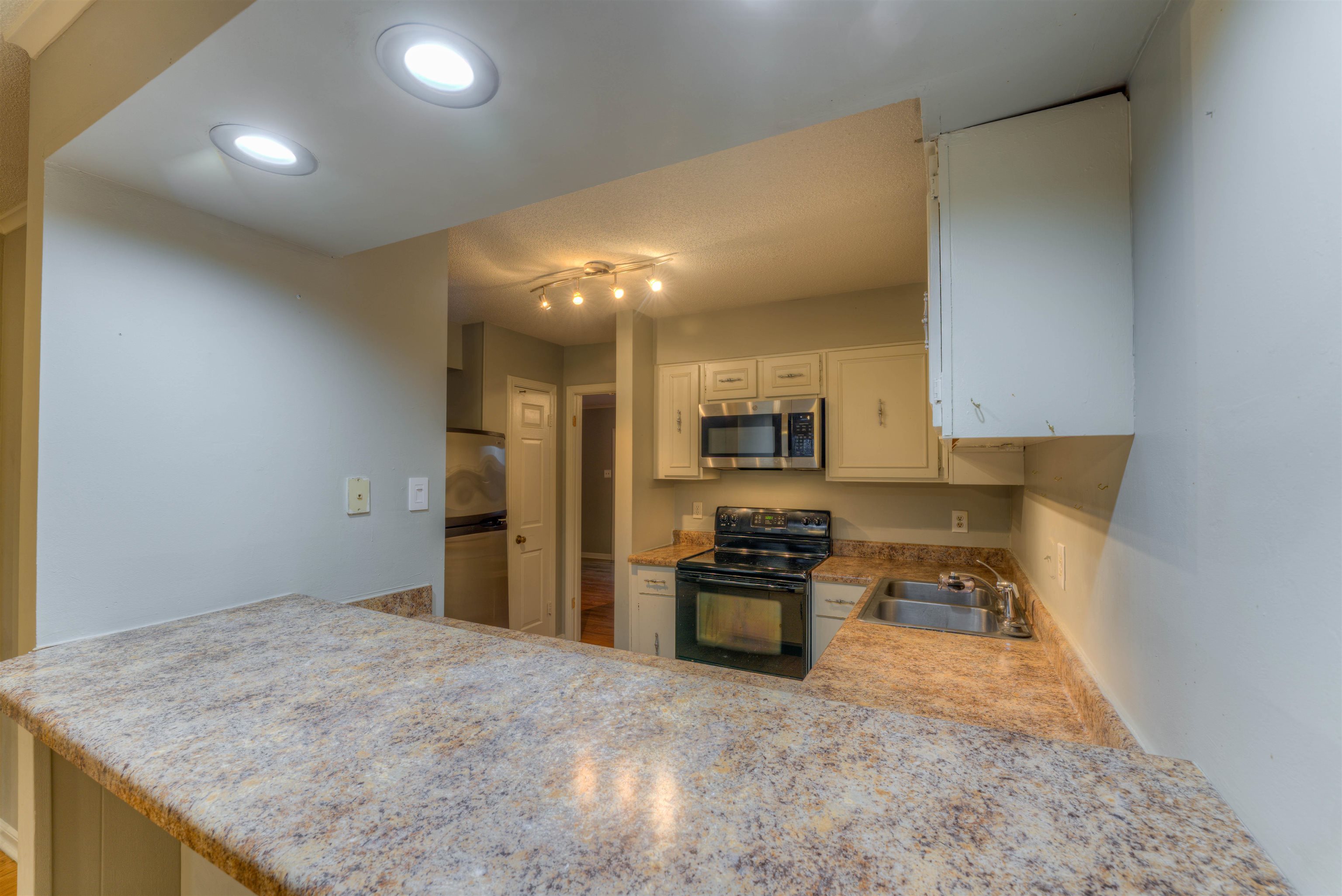 6948 Amberly Road Memphis, TN 38119 - Photo 11 of 24 Gallery Image 11