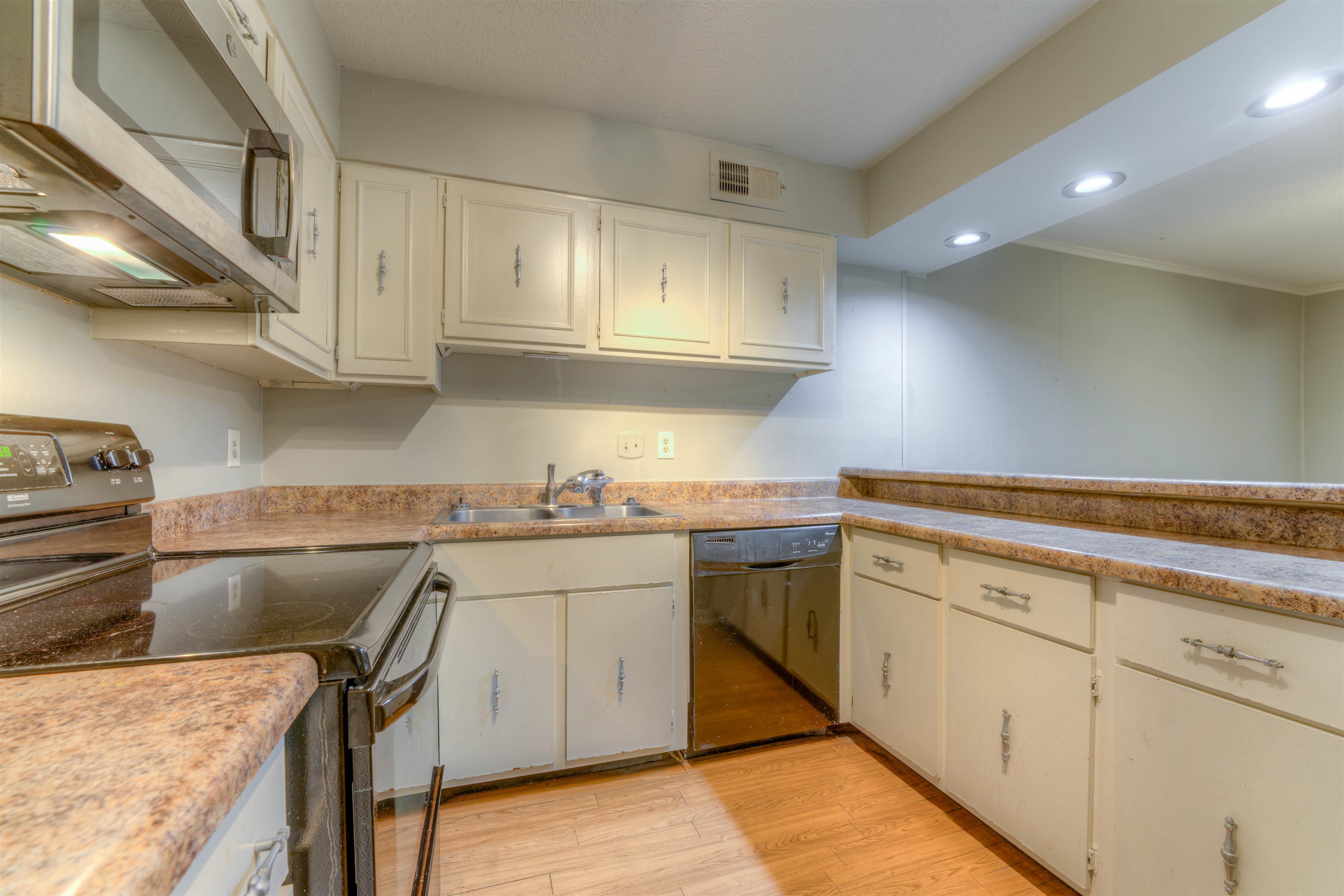 6948 Amberly Road Memphis, TN 38119 - Photo 10 of 24 Gallery Image 10