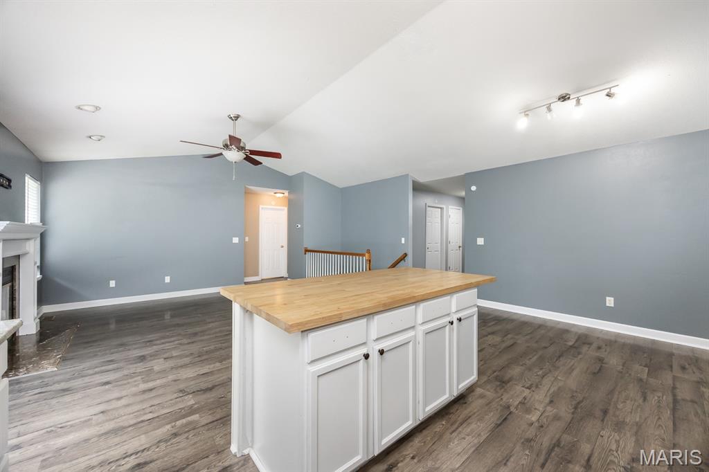 2130 Streamview Court O'Fallon, IL 62269 - Photo 8 of 32