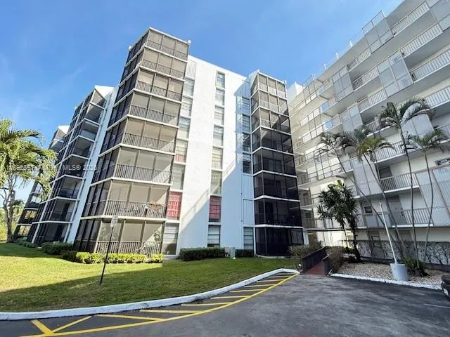 $1,750 | 3401 North Country Club Drive, Unit 107, Aventura, FL 33180