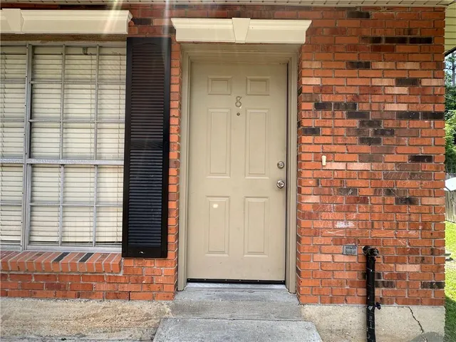 $1,300 | 1350 Park Drive, Unit 8, Mandeville, LA 70471