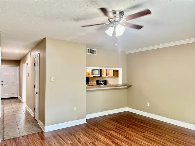 $1,300 | 1350 Park Drive, Unit 8, Mandeville, LA 70471