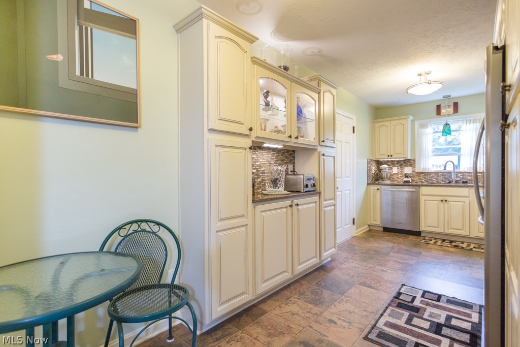 2460 Ridgewood Road Akron, OH 44313 - Photo 10 of 17