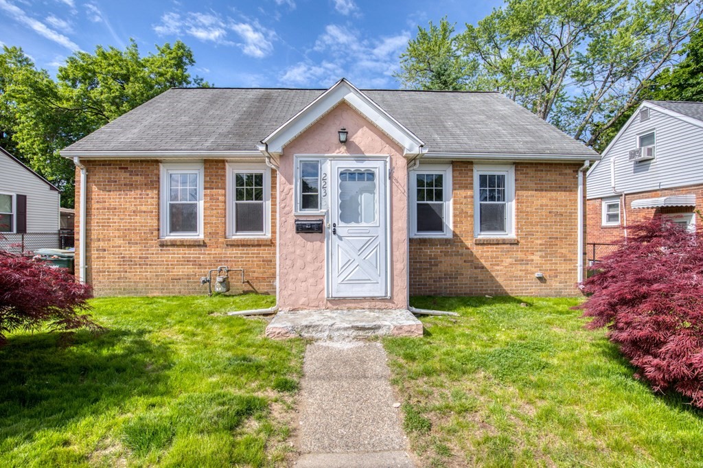 223 East Street Springfield, MA 01104 - Photo 1 of 24 Gallery Image 1
