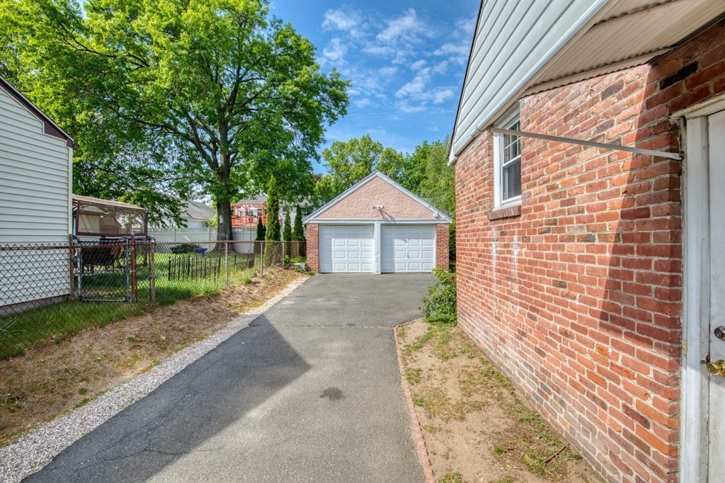 223 East Street Springfield, MA 01104 - Photo 20 of 24 Gallery Image 20