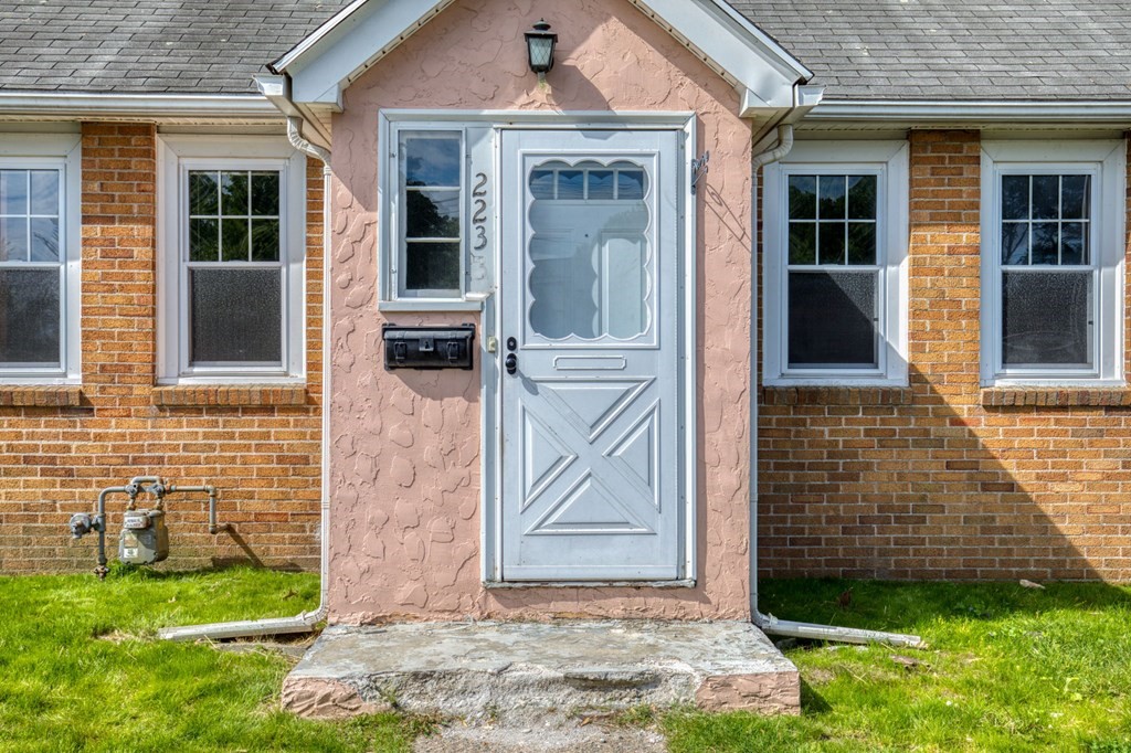 223 East Street Springfield, MA 01104 - Photo 2 of 24 Gallery Image 2